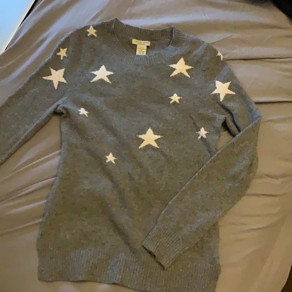 Vertical design 100% 2 ply cashmere sweater.